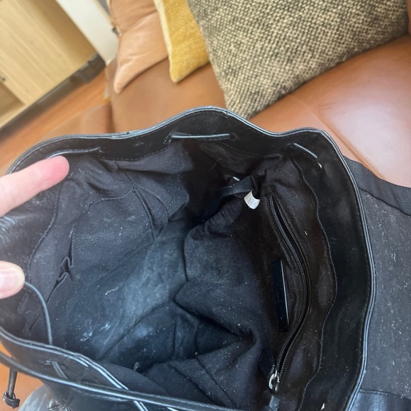 FRYE 🖤 Black top grain leather BACKPACK - Picture 8 of 12